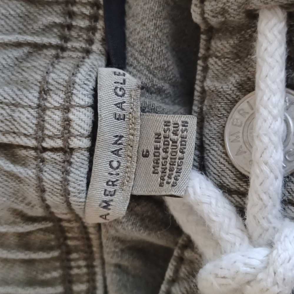 AE Shorts Size 6 - Picture 4 of 10